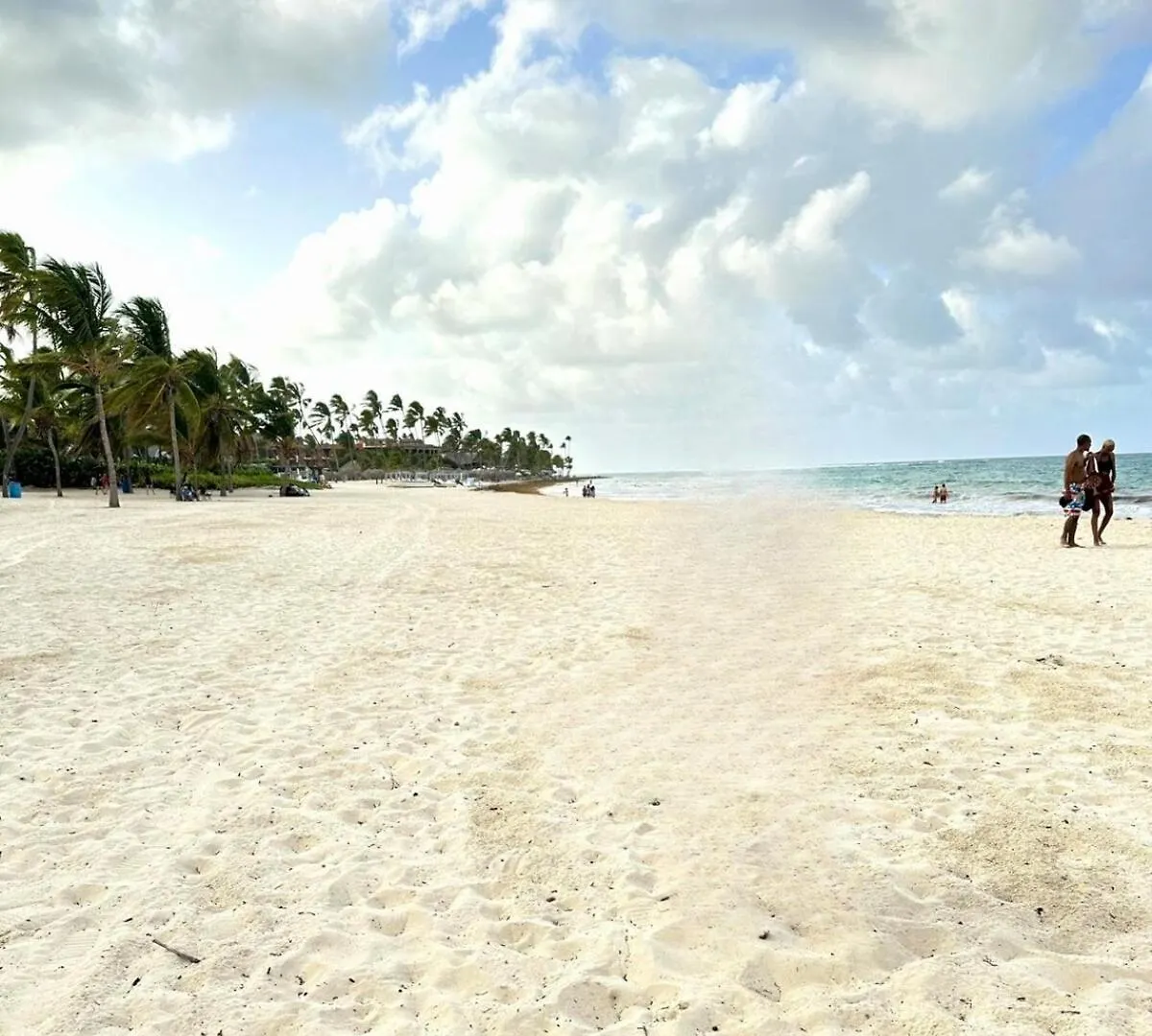 Peaceful 2 Bed Apartment - Pool & Private Beach Access Punta Cana