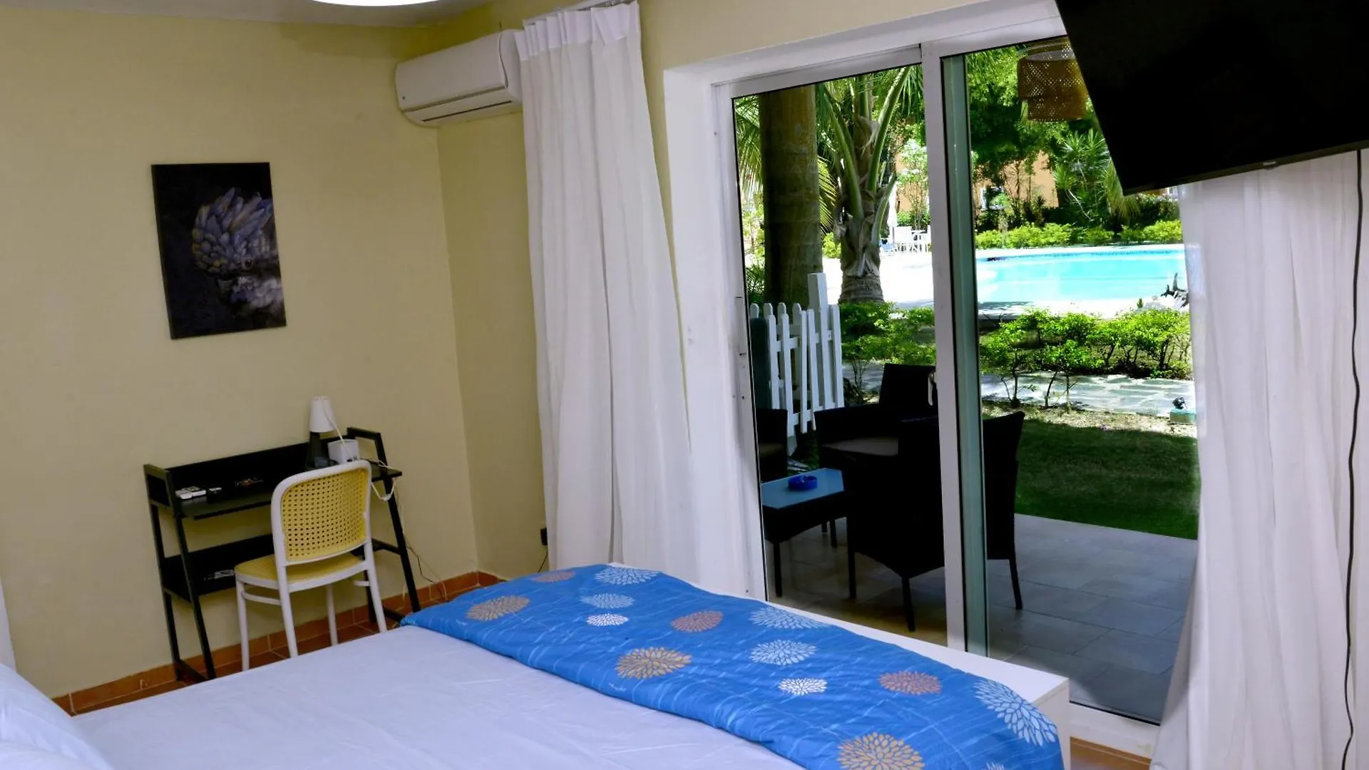 Peaceful 2 Bed Apartment - Pool & Private Beach Access Punta Cana
